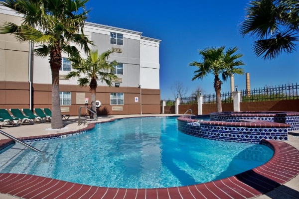 Candlewood Suites Galveston image 25